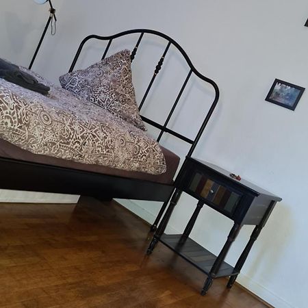 Gemuetliches Zimmer In Einer Altbauwohnung In Der Stadt Wurzburg Luaran gambar