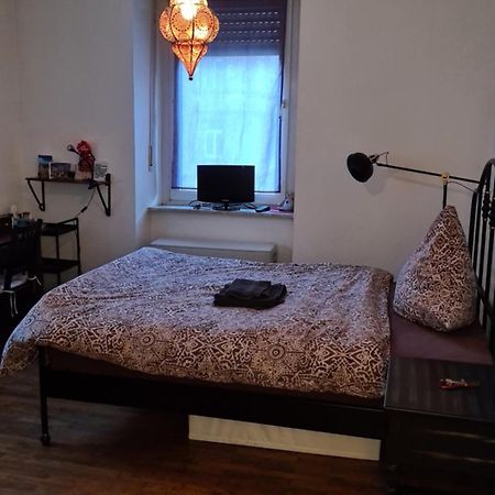 Gemuetliches Zimmer In Einer Altbauwohnung In Der Stadt Wurzburg Luaran gambar