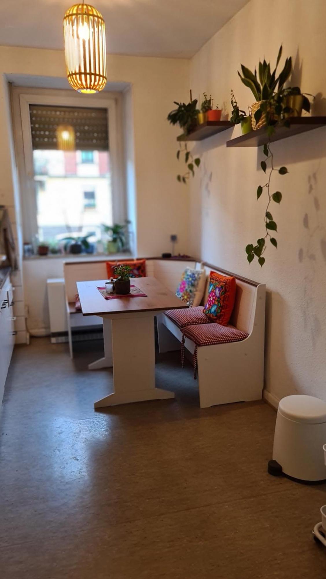 Gemuetliches Zimmer In Einer Altbauwohnung In Der Stadt Wurzburg Luaran gambar